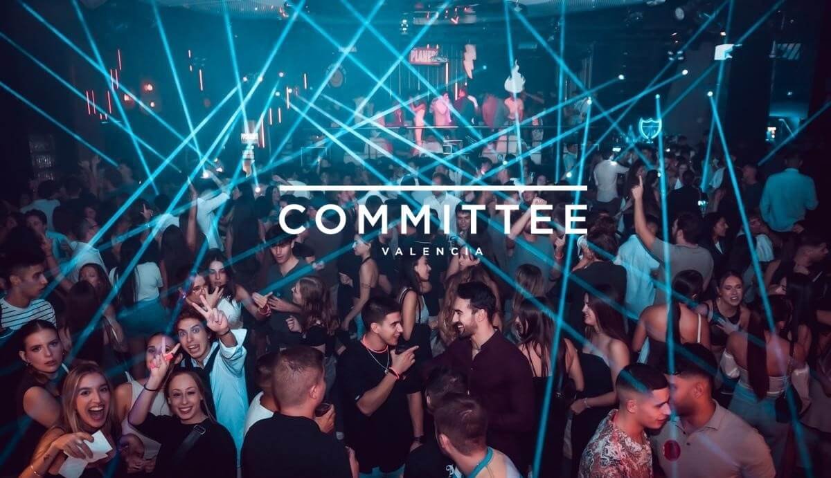 Party crowd inside Committee Club Valencia – clubbing in Valencia