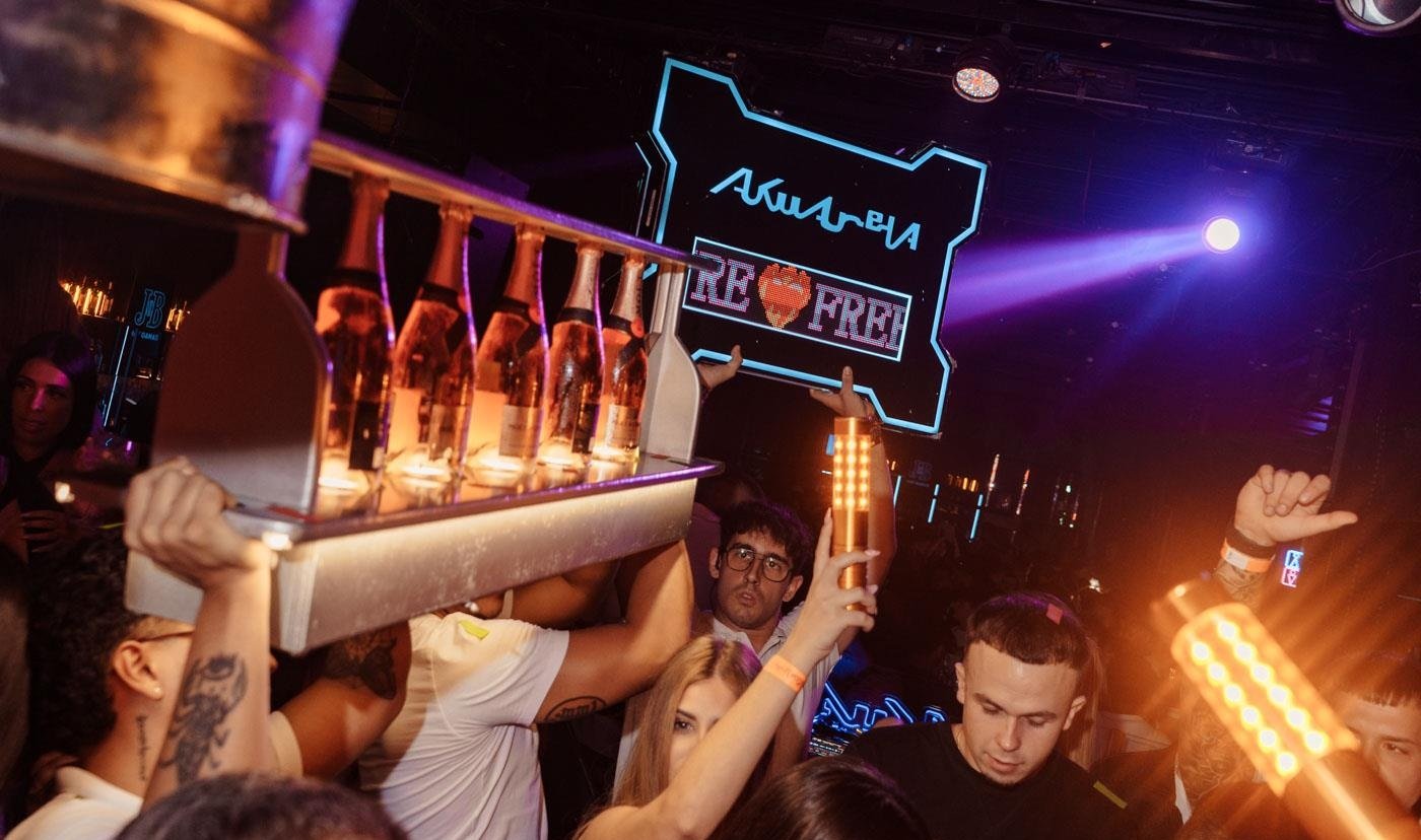 Akuarela Playa Valencia beach club at night