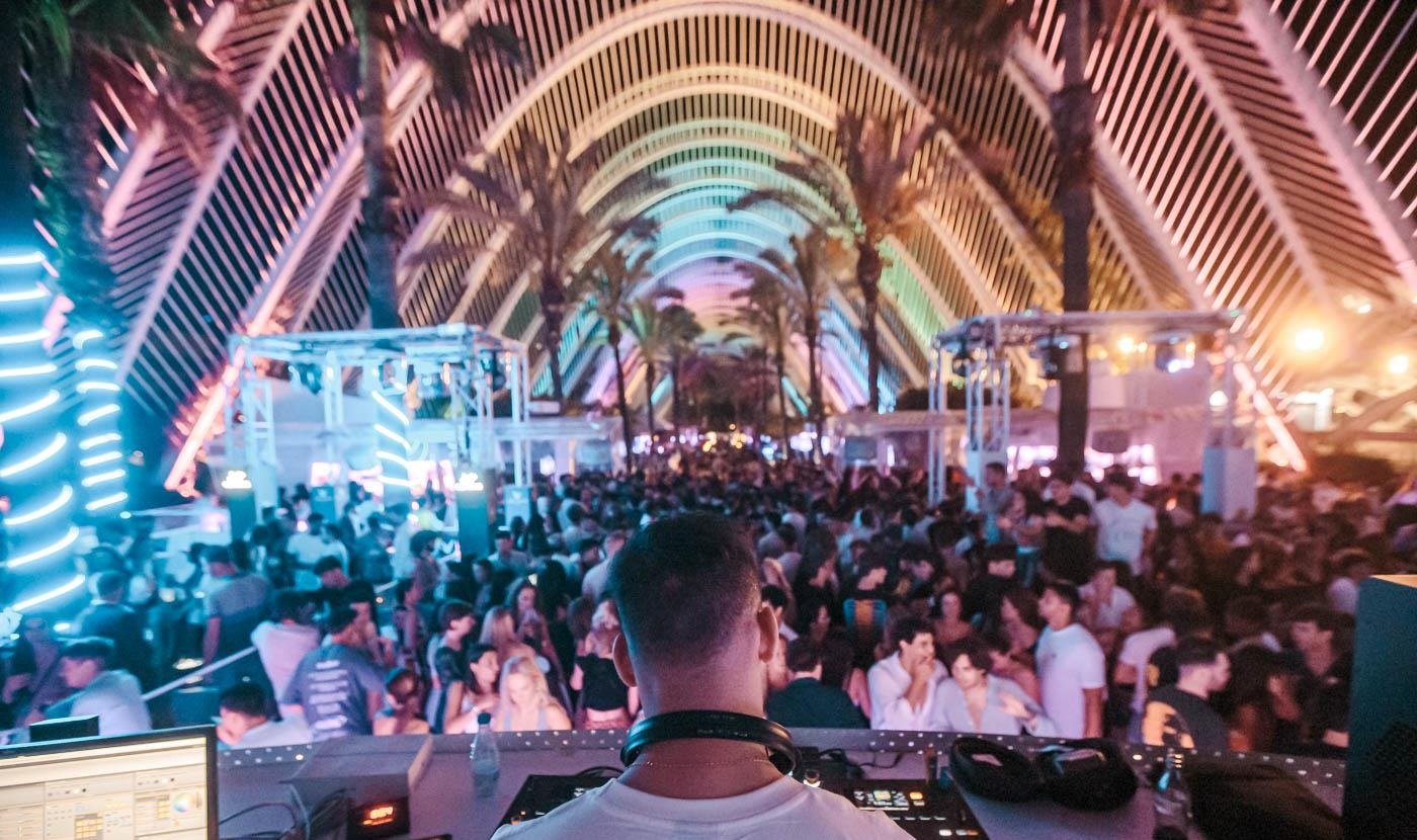 L'Umbracle Valencia entrance and outdoor garden club